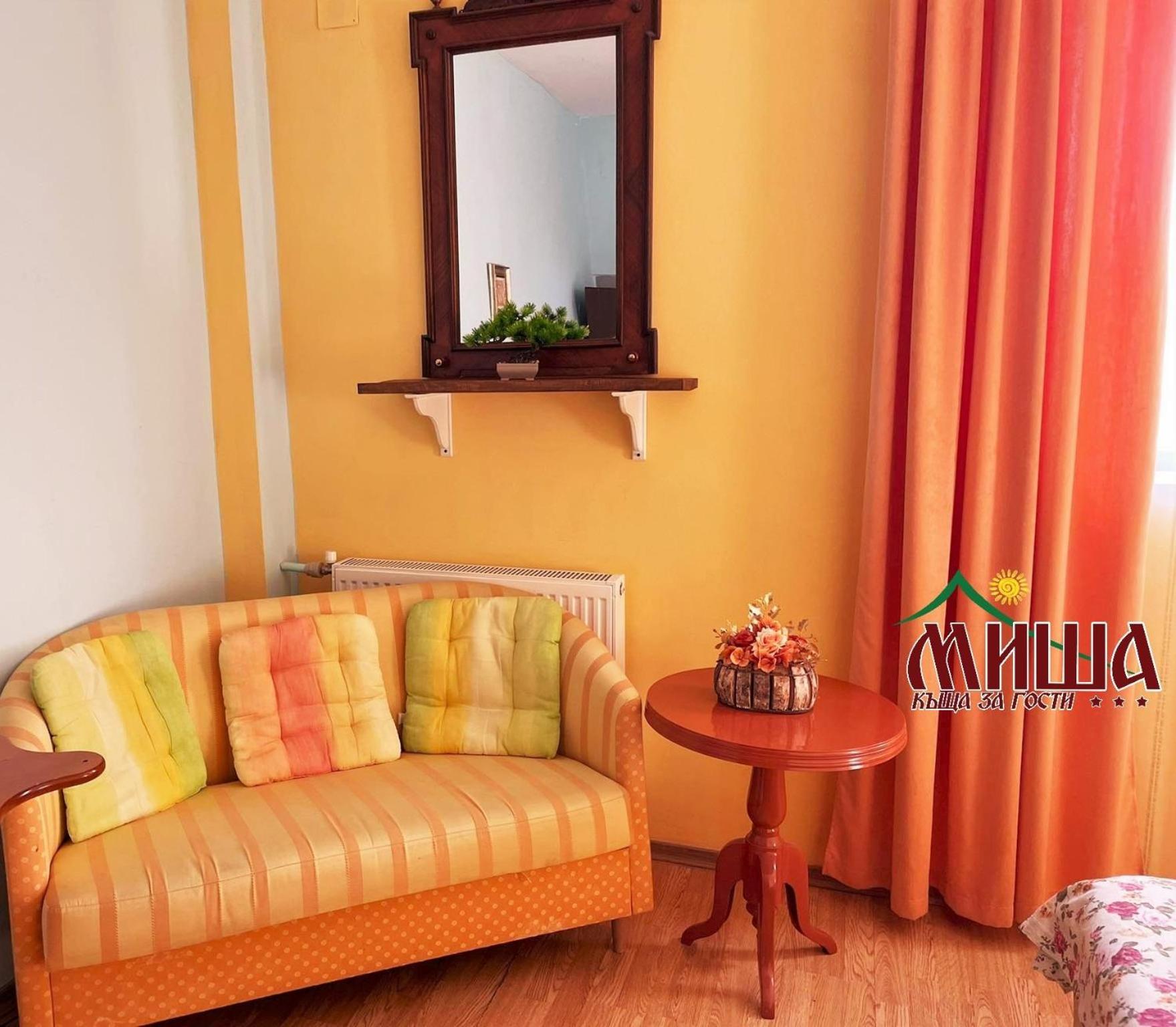 Guest House Misha Petrevene Extérieur photo